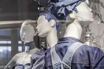 Cinque cose essenziali da considerare prima di scegliere un manichino da esposizione