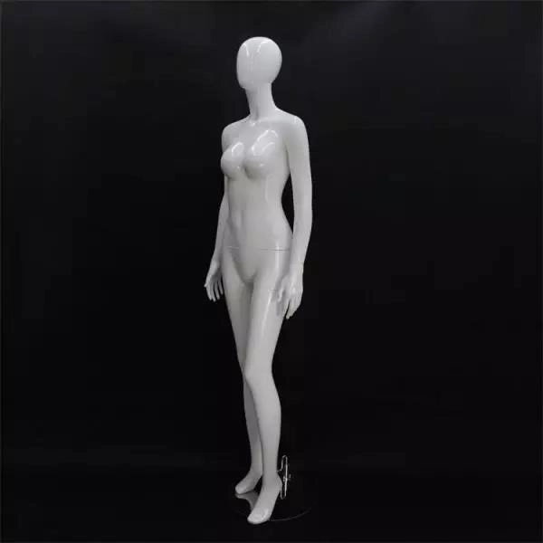 Modello femminile a corpo intero da 188 cm: dimensioni del manichino abbinate all'espositore per indumenti